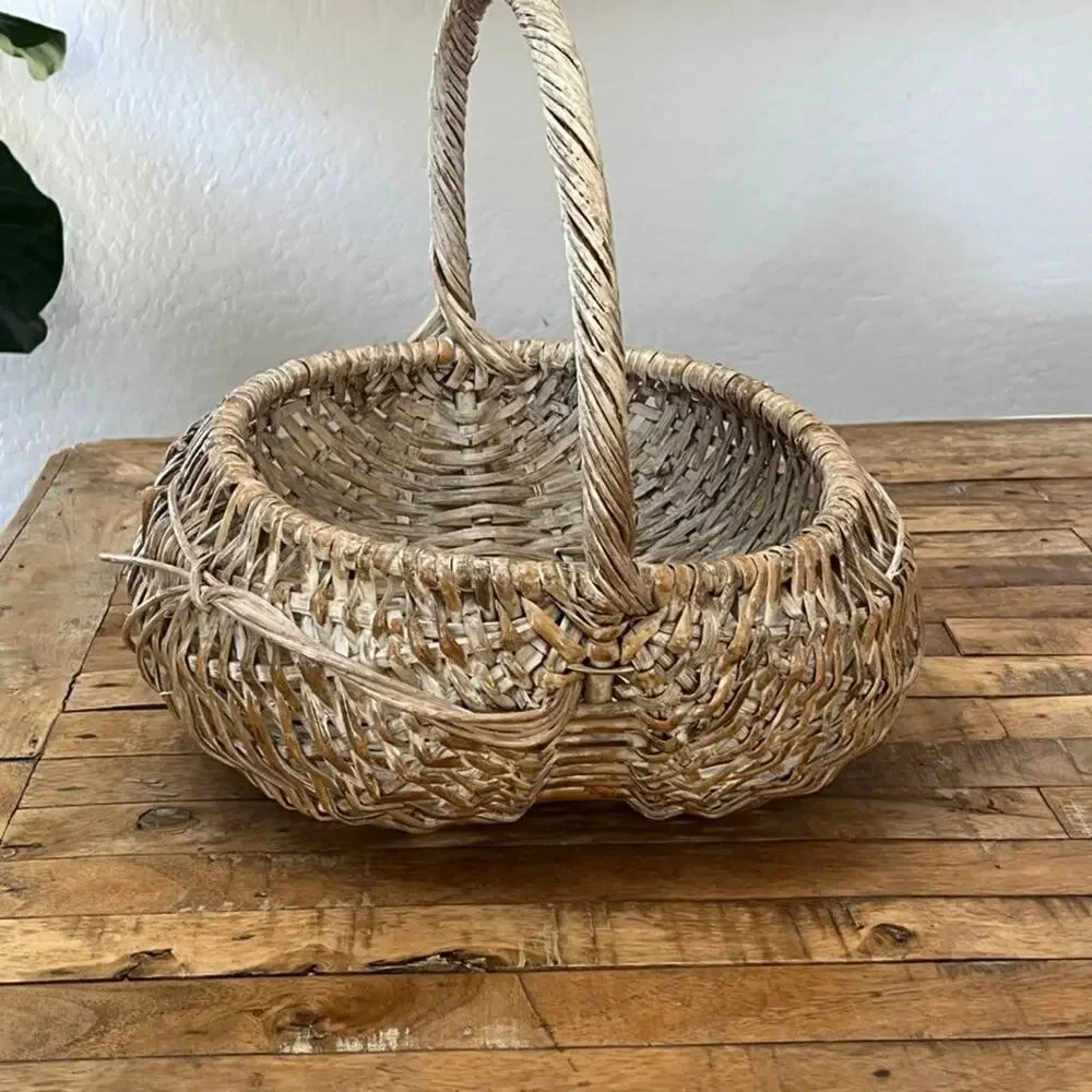 Vintage Handcrafted Wicker Buttocks Gathering Basket 13